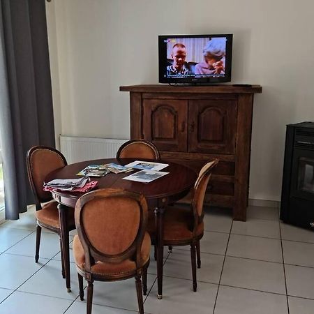 Maison Centre De Bellegarde Avec Jardin Et Terrasse Equipee D'Un Salon De Jardin Et D'Un Barbecue Cuisine Equipee 3 Chambres Avec 2 Lits Double 140X190 Et 2 Lits Simple Chauffage Poele A Granules Parking Gratuit Devant La Maison Bellegarde-du-Loiret Kültér fotó