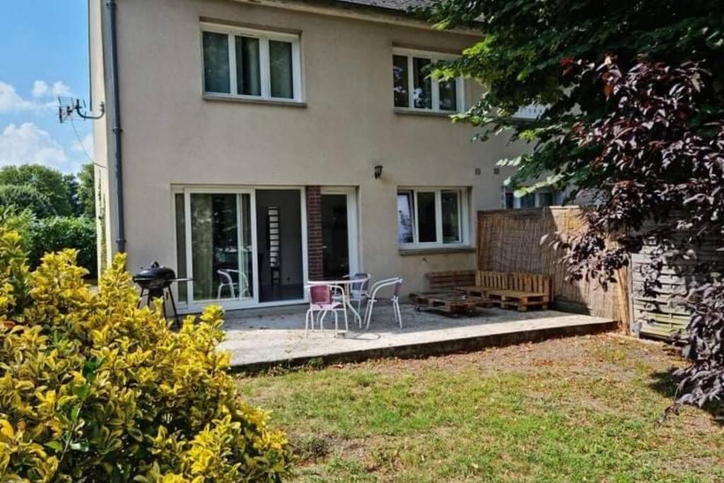 Maison Centre De Bellegarde Avec Jardin Et Terrasse Equipee D'Un Salon De Jardin Et D'Un Barbecue Cuisine Equipee 3 Chambres Avec 2 Lits Double 140X190 Et 2 Lits Simple Chauffage Poele A Granules Parking Gratuit Devant La Maison Bellegarde-du-Loiret Kültér fotó